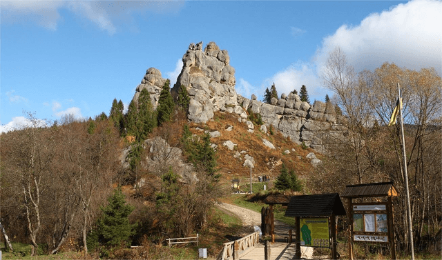 Вид на гору Парашку, найвищу точку Сколівських Бескидів